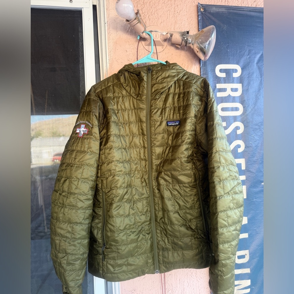 Men’s Patagonia hooded down sweater